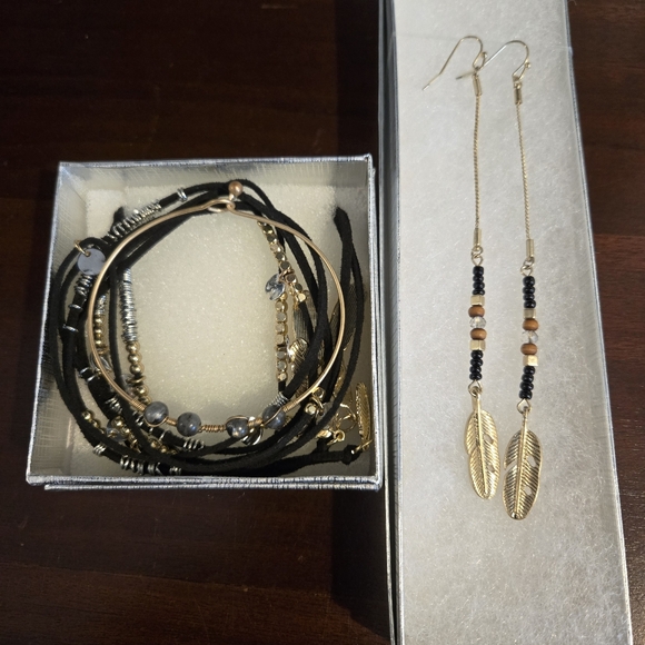Earrings, Necklace and Bracelet - Picture 10 of 10